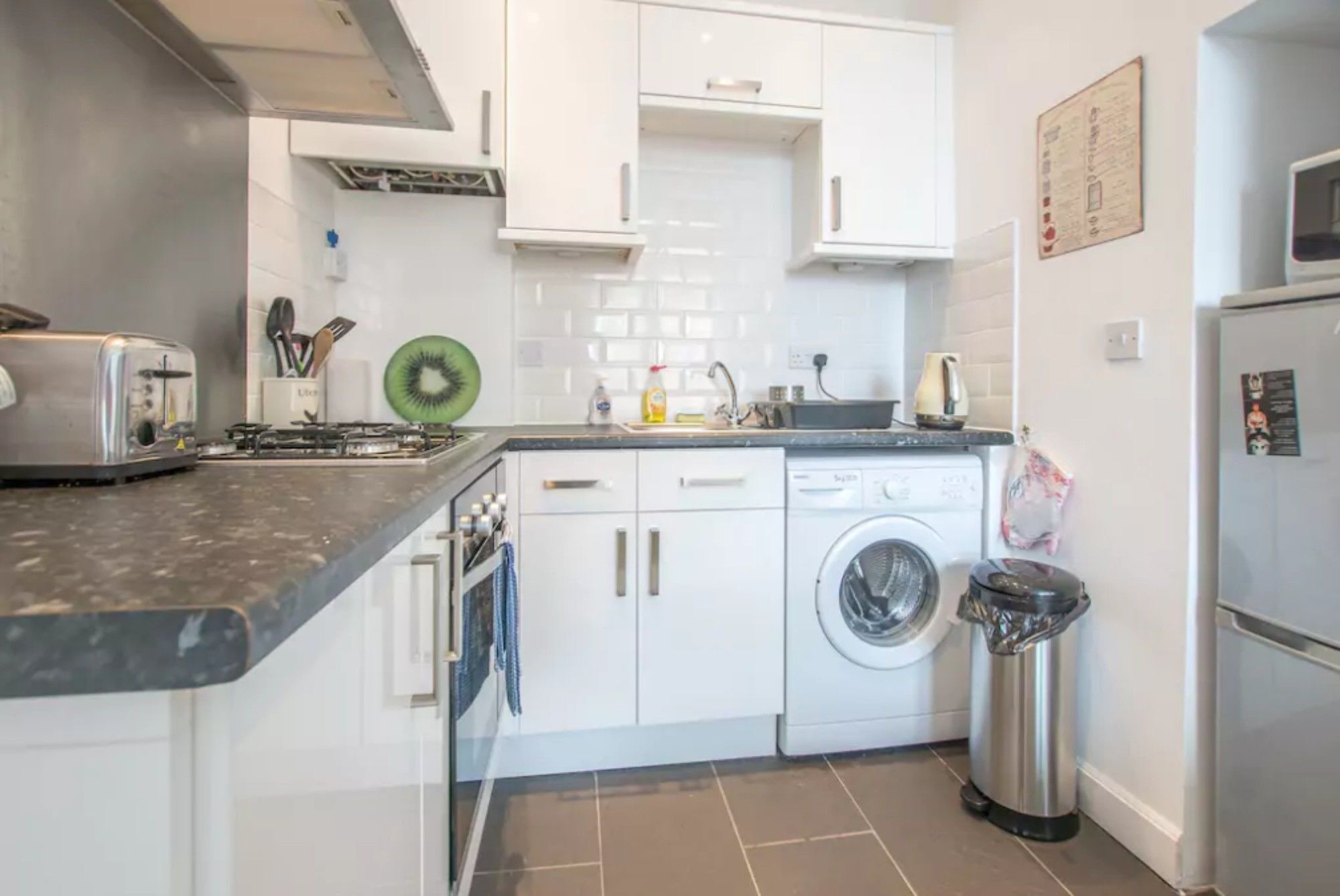 2 Bedroom Flat Near Centre *